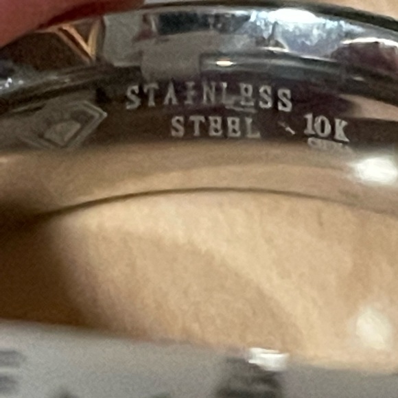 New with tag Men’s Stainless Steel & 10K Gold Wedding Band Sz 11 - Picture 8 of 8
